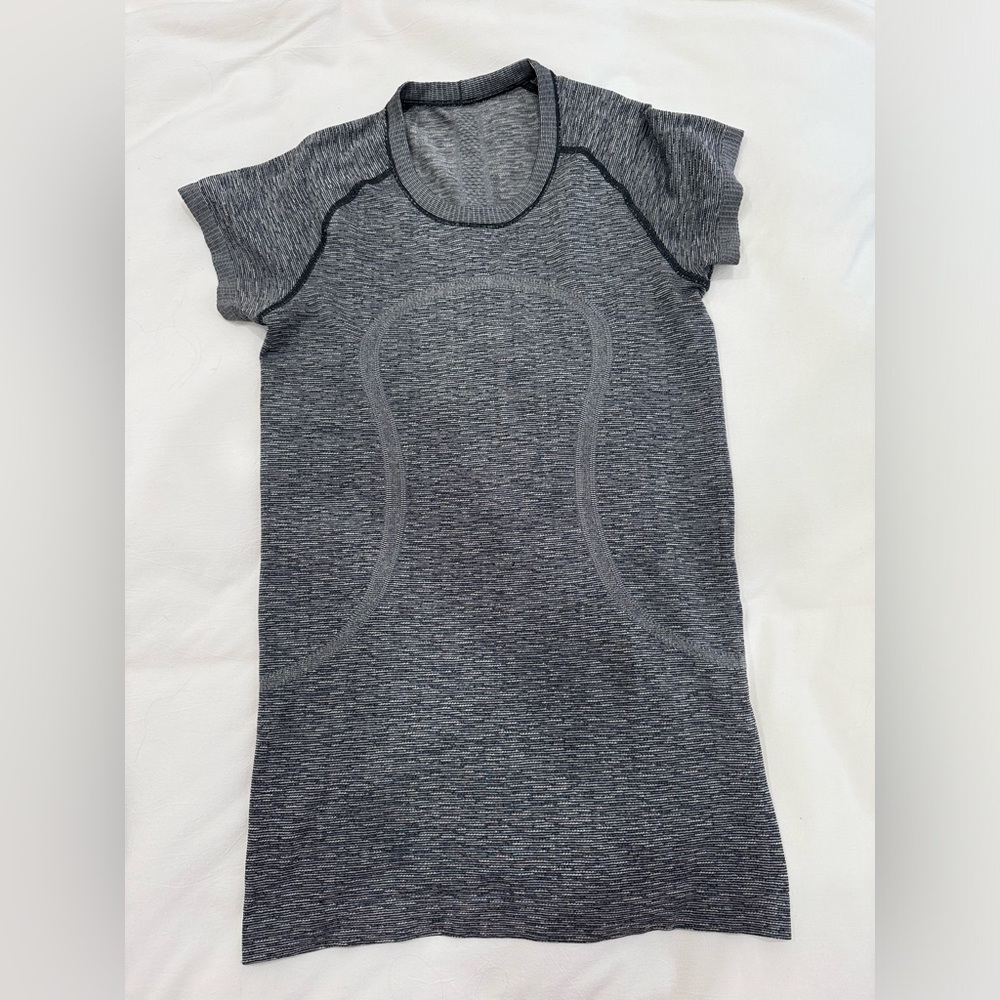 Swiftly Tech Tee Lululemon size 6.
